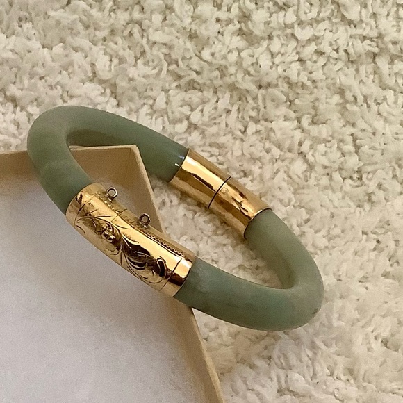 Vtg 14K Yellow Gold Hinge Jade Bangle / 57mm circumference /2.3”inside Diameter - Picture 11 of 13
